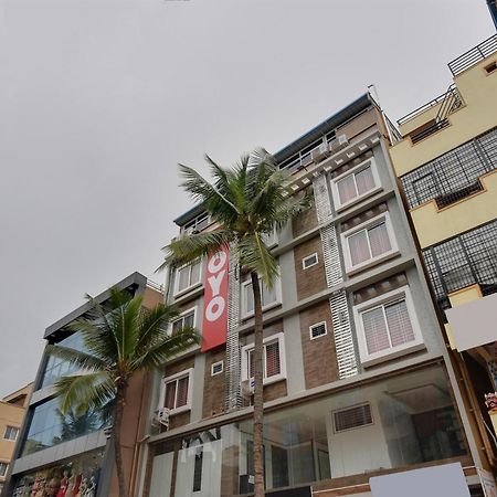 Hotel O Sri Sai Guru Comforts Yelahanka Buitenkant foto