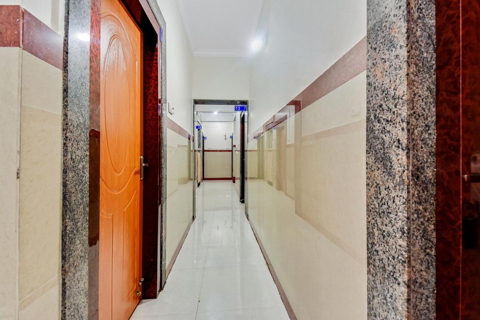 Hotel O Sri Sai Guru Comforts Yelahanka Buitenkant foto